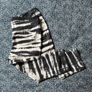 Nike Women's Dri-FIT Gray & White Tie-Dye Active Capri Legging Size XL